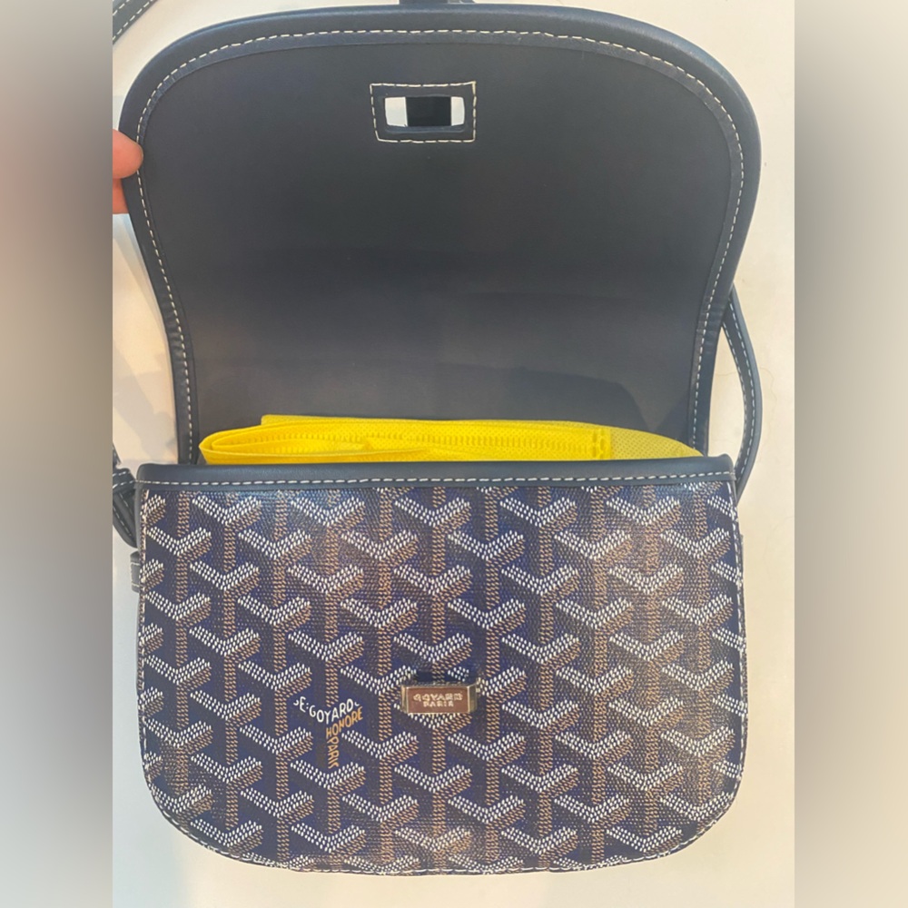 PVC diagonal pattern small size Flap close Shoulder & Crossbody Bag in Navy - Picture 4 of 7